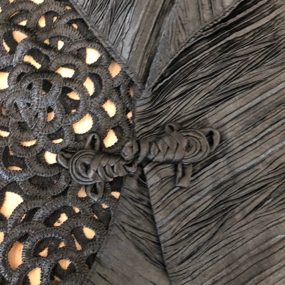 New NWOT unique black rose floral lace cardigan ridge pleat outline size large - Picture 5 of 9